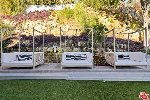16479 Royal Hills Dr, Van Nuys, CA 91436-4217