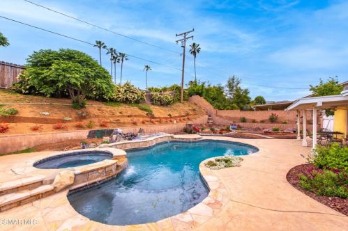 3329 Travis Ave, Simi Valley, CA 93063-1426