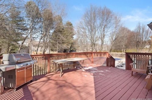 56 Bancroft Ln, Wapping, CT 06074-2463