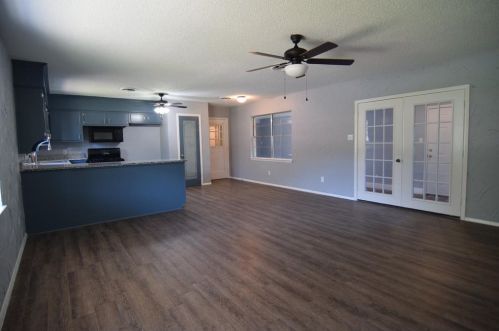 515 7th St, Mineral Wells, TX 76067-3825
