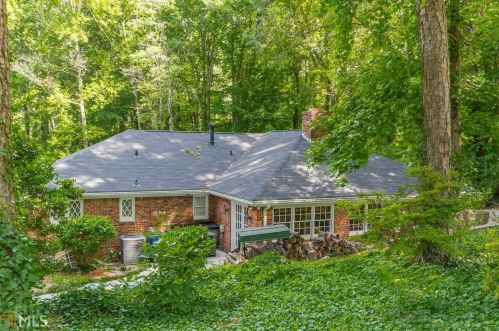2408 Meadow Lark Dr, Atlanta GA  30344-4026 exterior
