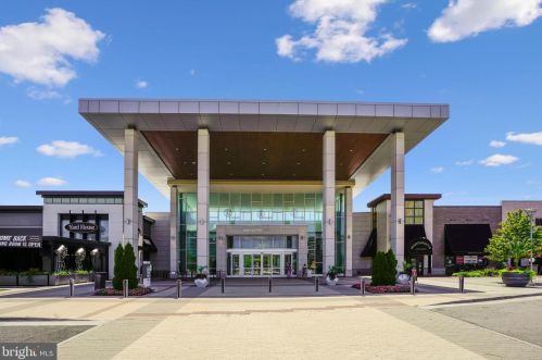 7112 Ayers Meadow Ln, Springfield VA  22150-4915 exterior