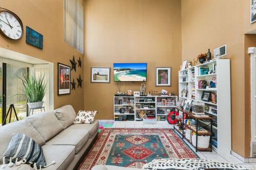 10026 Karmont Ave, South Gate, CA 90280-5417