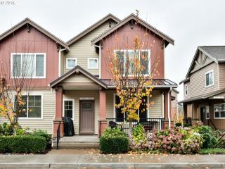 665 Falling Waters Ln, Portland, OR 97229-6394