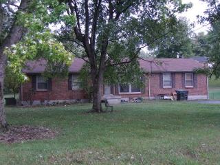 104 Valley Dr, Springfield, TN 37172-4606
