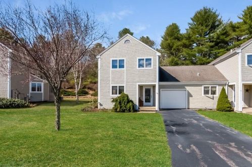 21 Woodlawn Cir, Richmond, RI 02832-2537