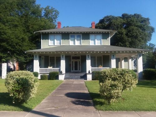 236 Broad St, Darlington, SC 29532-3412