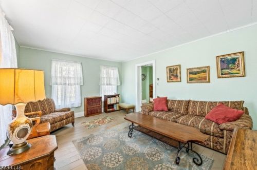 211 Willow Grove St, Hackettstown NJ  07840-1807 exterior