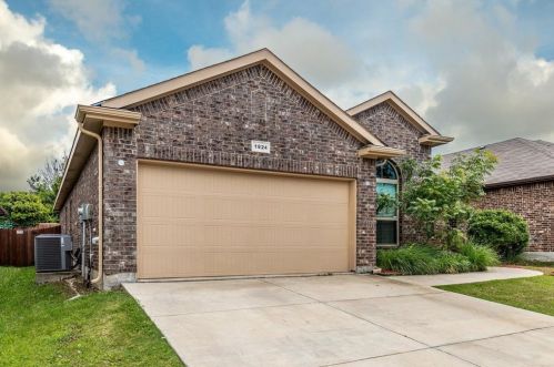1824 Kachina Lodge Rd, Fort Worth TX  76131-2403 exterior