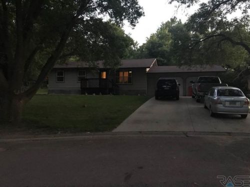505 Superior Ave, Renner, SD 57020-9614