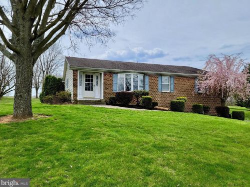 19 Dove Ln, Falling Waters, WV 25419-6925