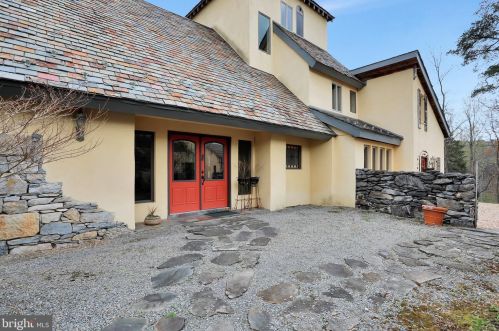 4581 Spohrs Rd, Berkeley Springs, WV 25411-3792