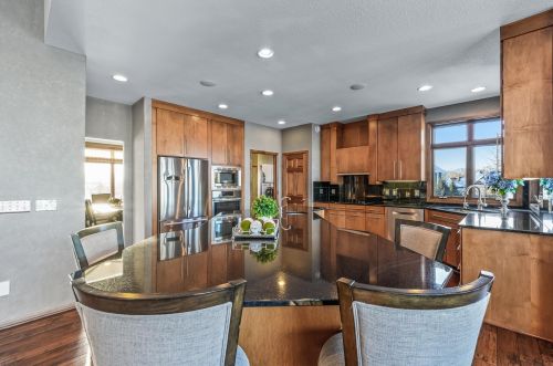 570 Hahn Dr, Prior Lake, MN 55379-7502