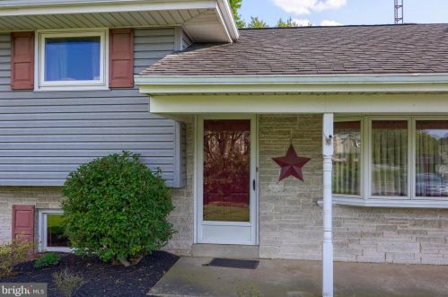 1716 Pioneer Rd, Lancaster, PA 17602-1516