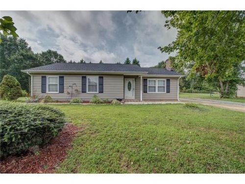 4626 Cottonwood Ln, Gastonia, NC 28052-9492