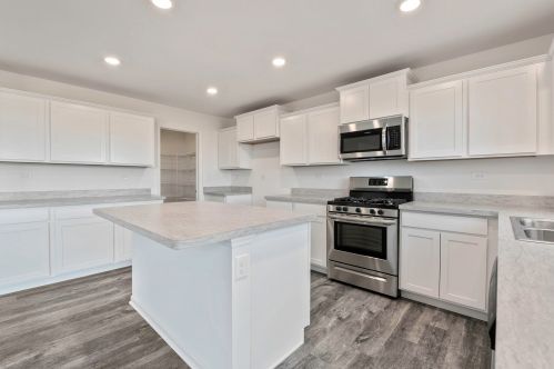 608 Ironwood Ave, Oswego, IL 60543-3100