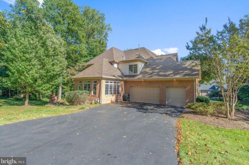 1017 Cheska Ct, Great Falls, VA 22066-1552