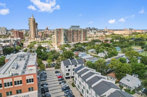 1155 Curve St, Austin TX  78702-1946 exterior