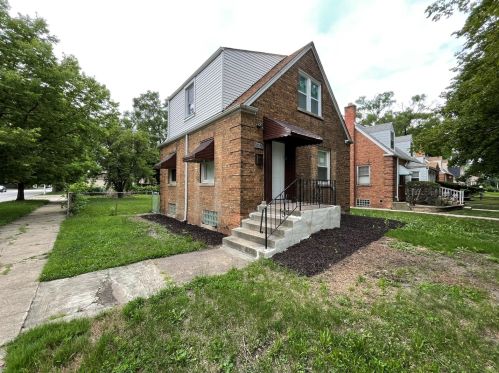 10058 Oglesby Ave, Chicago, IL 60617-5263