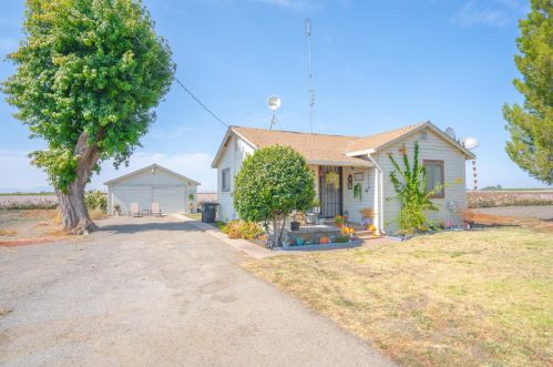 16805 Cozzi Ave, Dos Palos, CA 93620-9735
