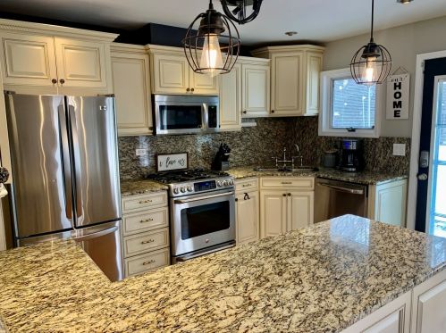220 Park Ave, Hanover Park, IL 60108-1152