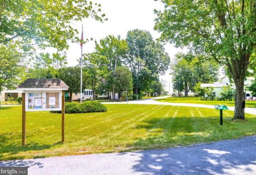 5232 Al Jones Dr, Shady Side MD  20764-9414 exterior