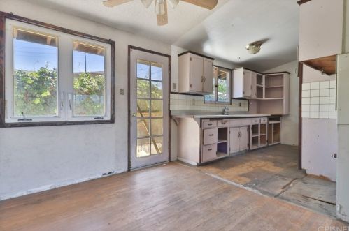 1020 Dennis Ave, Simi Valley CA  93065-3224 exterior