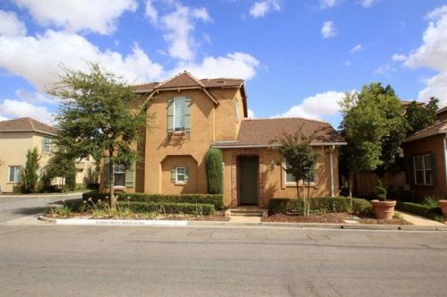 3819 Loyola Ln, Clovis, CA 93619-5056