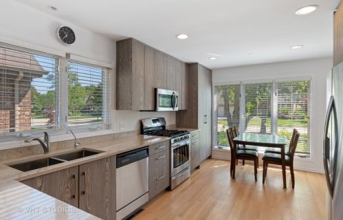 880 Villas Ct, Highland Park, IL 60035-3749