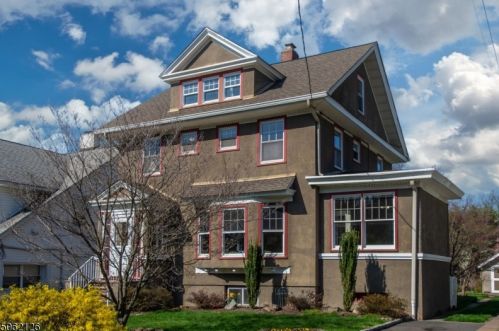 42 Daily St, Nutley, NJ 07110-1530