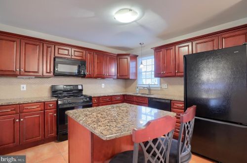 2860 Southwick Dr, Lancaster PA  17601-3549 exterior