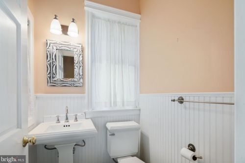 409 Warwick Rd, Tavistock NJ 08033-3829 exterior