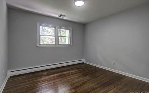 34 Brookwood Ln, Huntington CT  06484-2051 exterior