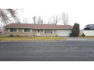 805 Kennedy Ave, Hermiston, OR 97838-9436