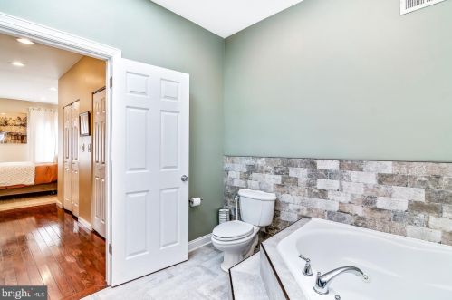 1029 Cleveland St, Philadelphia PA 19146-2648 exterior