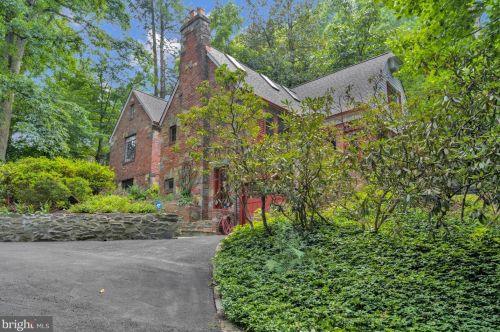 4120 41st St, Arlington, VA 22207-4802