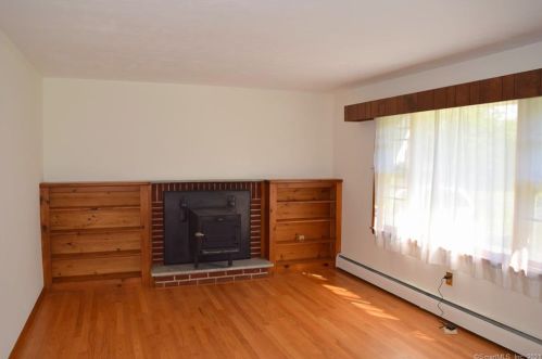 41 Oakwood Dr, Torrington CT  06791-1307 exterior
