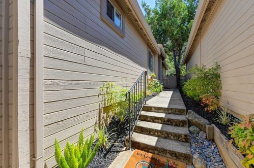 8212 Wild Tree Pl, Citrus Heights, CA 95610-8805
