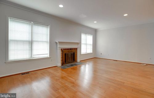 7 Grace Church Ct, Silver Spring MD  20910-2161 exterior