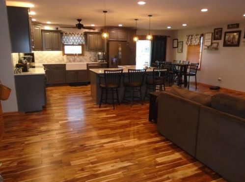1604 Westgate Ct, Hillcrest, IL 61068-2408