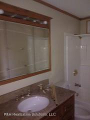 25726 16th Ave, Seattle WA  98198-8954 exterior