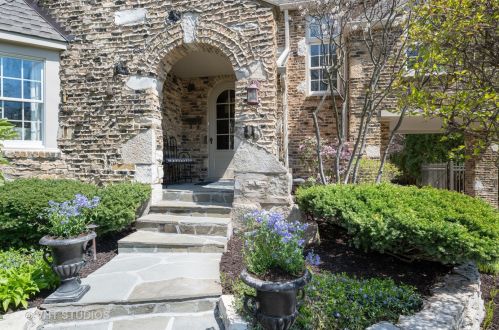 707 Juniper Rd, Glenview, IL 60025-3411