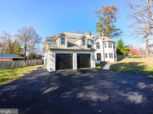 6400 Greenleaf St, Springfield, VA 22150-1105