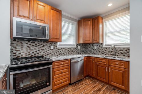 6608 13th St, Philadelphia, PA 19126-3207