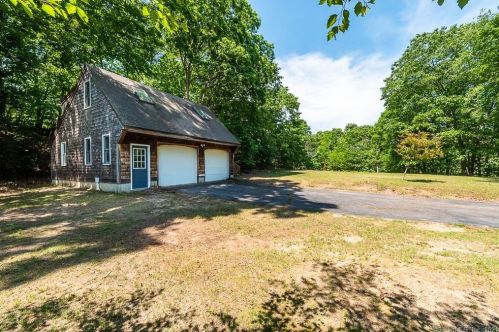13 Roxbury Rd, Niantic, CT 06357-1801