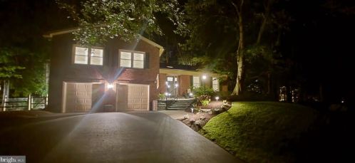 3280 Chancellor Dr, Woodbridge, VA 22192-3358