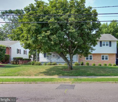 305 Sharps Ln, Trenton, NJ 08610-1317