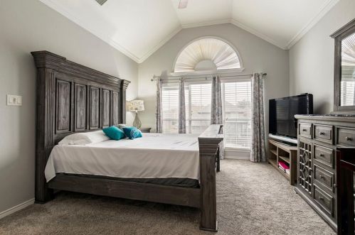 1802 Dew Vly Dr, Carrollton TX 75010-2008 exterior