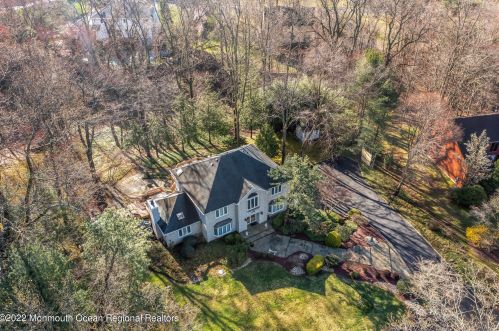 21 Sherwood Ct, Holmdel Village, NJ 07733-2057