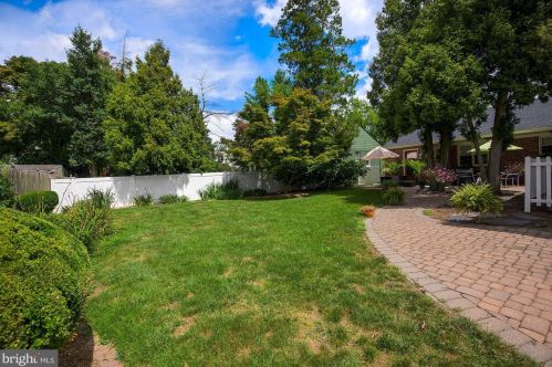 457 Crystal Lake Ave, Tavistock NJ 08033-2819 exterior